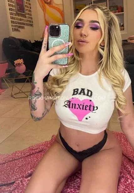 Rockhampton escorts Gun — 1